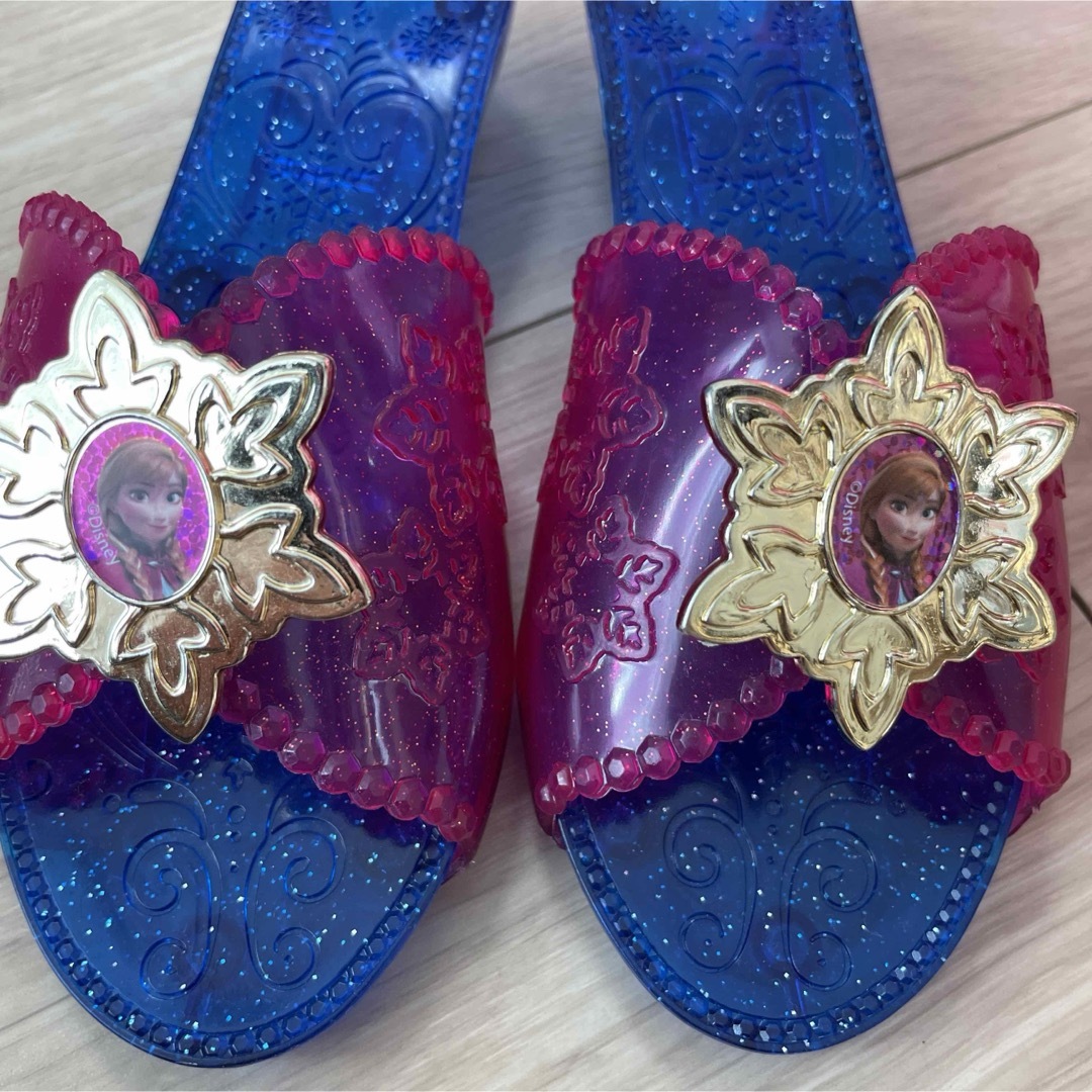 Disney(ディズニー)の美品トイザらス　ディズニー　プリンセス　アナと雪の女王　サンダル　ミュール キッズ/ベビー/マタニティのキッズ靴/シューズ(15cm~)(サンダル)の商品写真