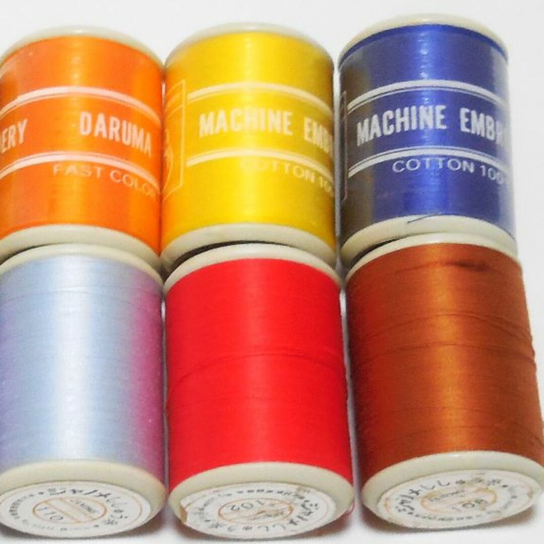 ジャノメししゅう糸１０個　未使用７個  使いかけ３個　　ミシン糸 ハンドメイドの素材/材料(生地/糸)の商品写真