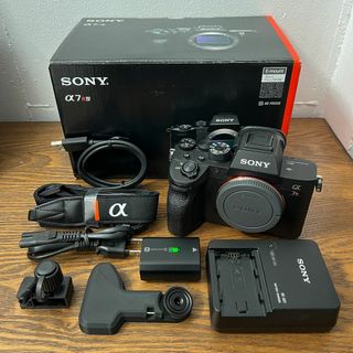 【値下】SONY ソニー α7RIVボディ ILCE-7RM4(ミラーレス一眼)