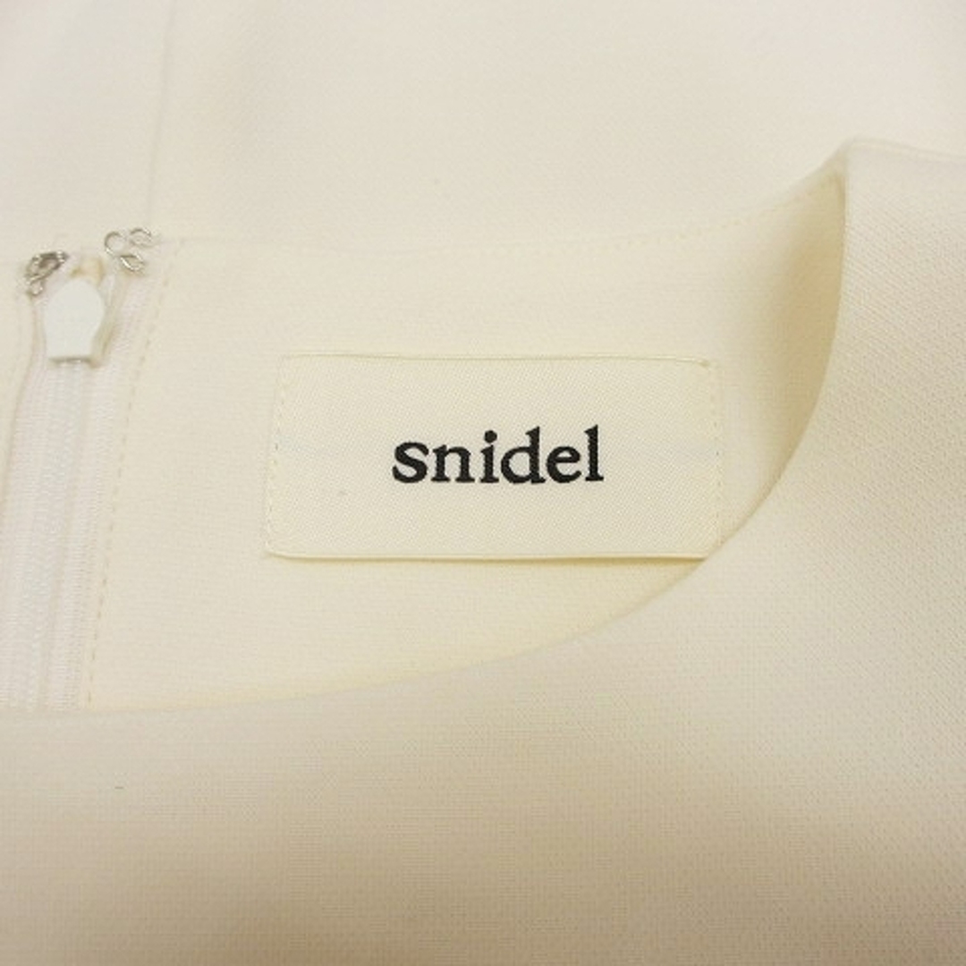 SNIDEL(スナイデル)のスナイデル タグ付き ワンピース ひざ丈 無地 ジップアップ アイボリー F レディースのワンピース(ひざ丈ワンピース)の商品写真