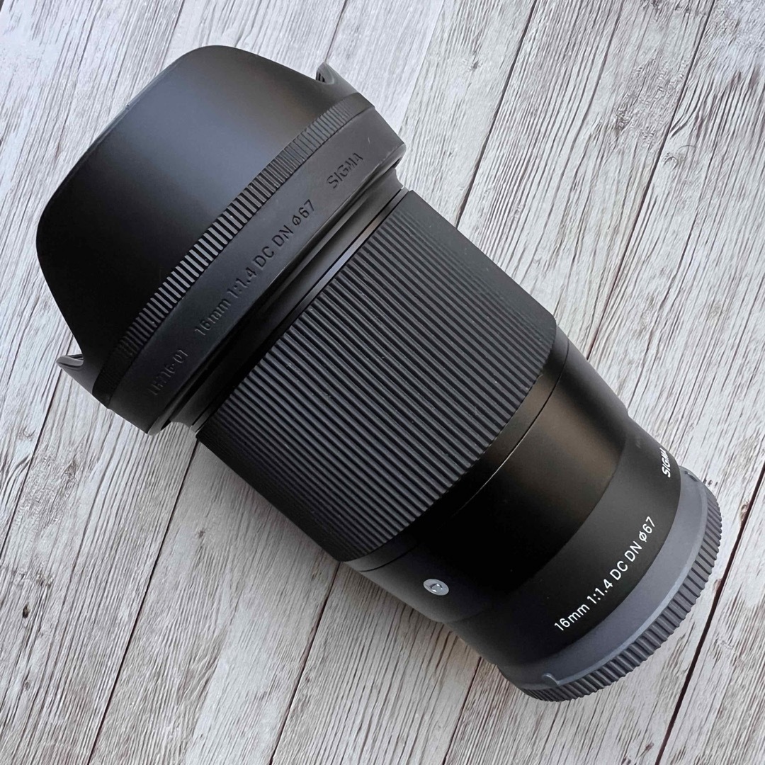 SIGMA(シグマ)のSigma 16mm F1.4 DC DN Sony E マウントAPS-C   スマホ/家電/カメラのカメラ(レンズ(単焦点))の商品写真