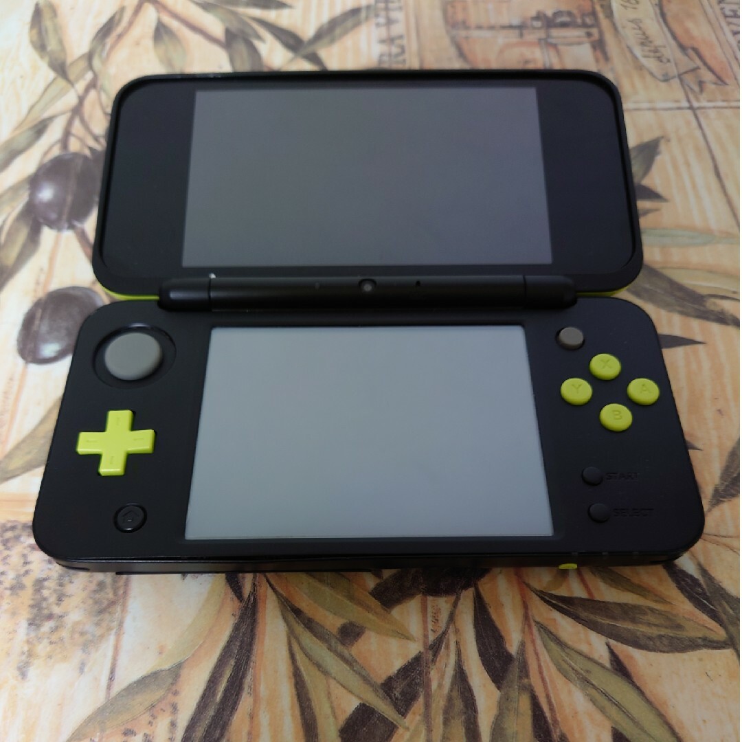 ニンテンドー2DS(ニンテンドー2DS)のNewニンテンドー2DS LL ブラック×ライム液晶美品 エンタメ/ホビーのゲームソフト/ゲーム機本体(携帯用ゲーム機本体)の商品写真