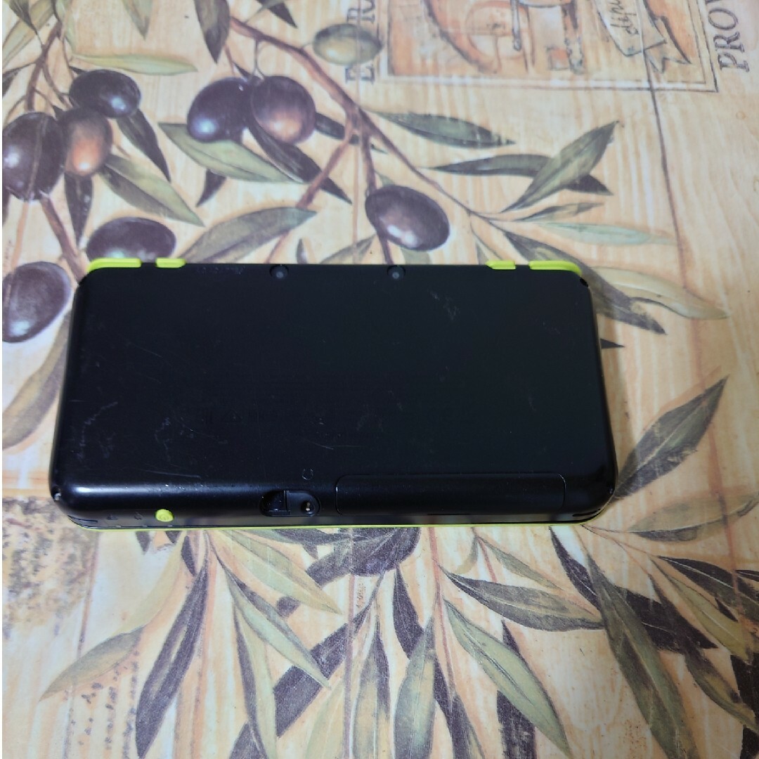 ニンテンドー2DS(ニンテンドー2DS)のNewニンテンドー2DS LL ブラック×ライム液晶美品 エンタメ/ホビーのゲームソフト/ゲーム機本体(携帯用ゲーム機本体)の商品写真
