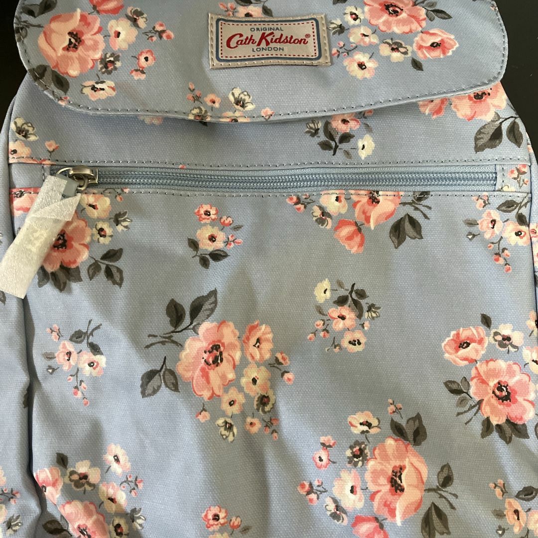 Cath Kidston(キャスキッドソン)のキャスキッドソン　リュックサック　GROVE　BUNCHGREY　BLUE レディースのバッグ(リュック/バックパック)の商品写真