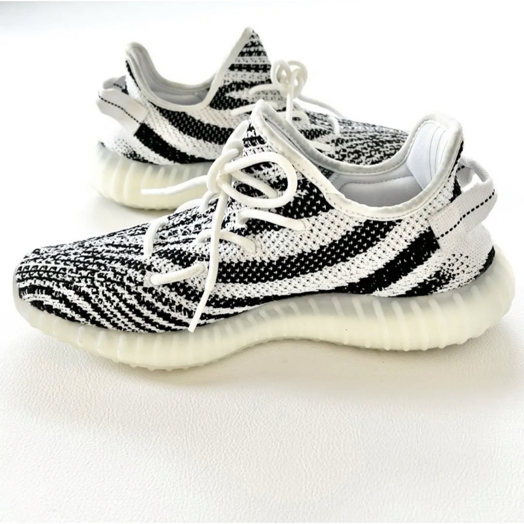 adidas(アディダス)の完売品✨美品✨adidas YEEZY BOOST 350 V2 ZEBRA 白 メンズの靴/シューズ(スニーカー)の商品写真