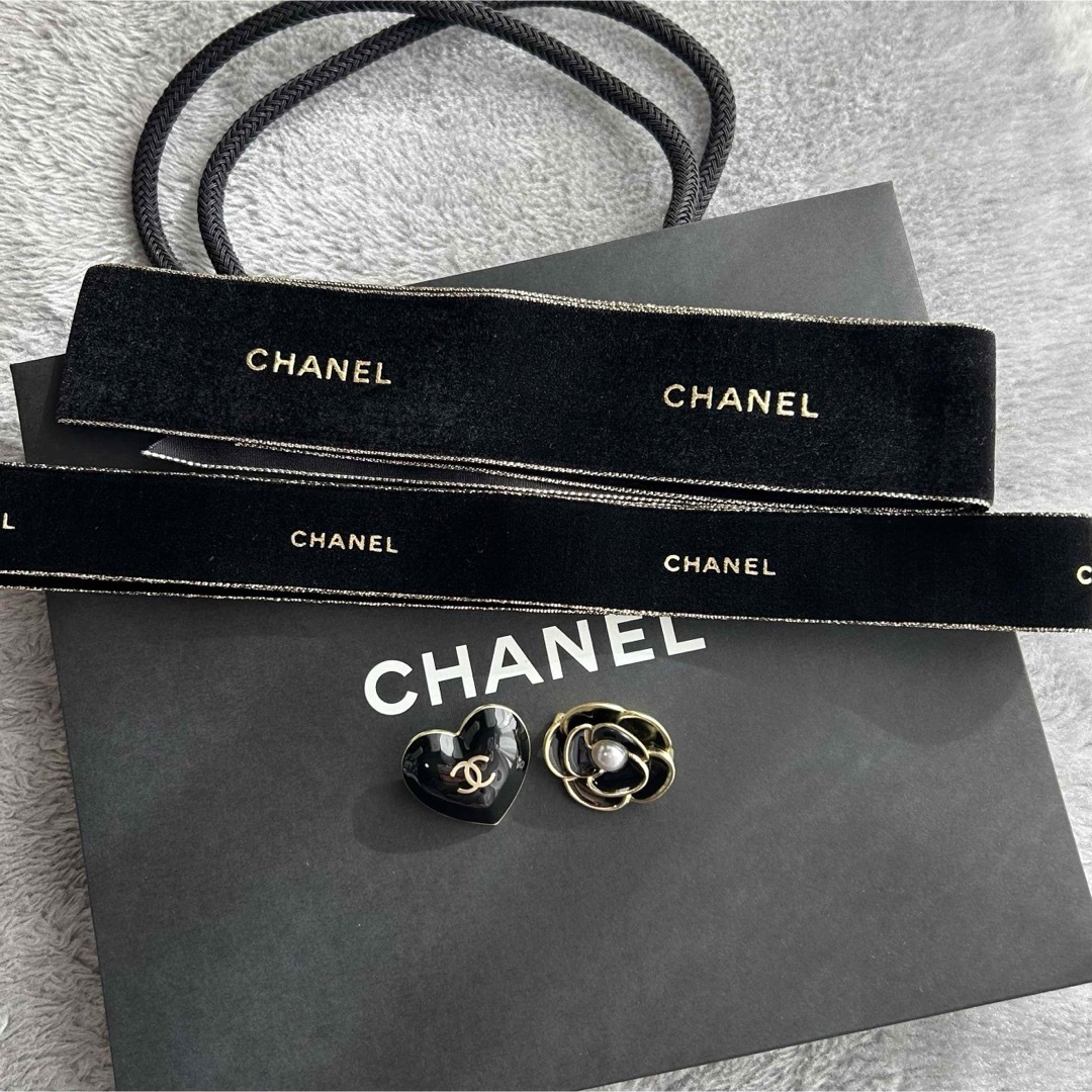 CHANEL シャネル　ホリデー　リボン　チャーム