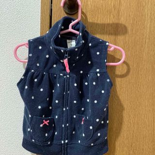 カーターズ(carter's)のcarter's  9month ベスト　ベビー　水玉　紺色(その他)