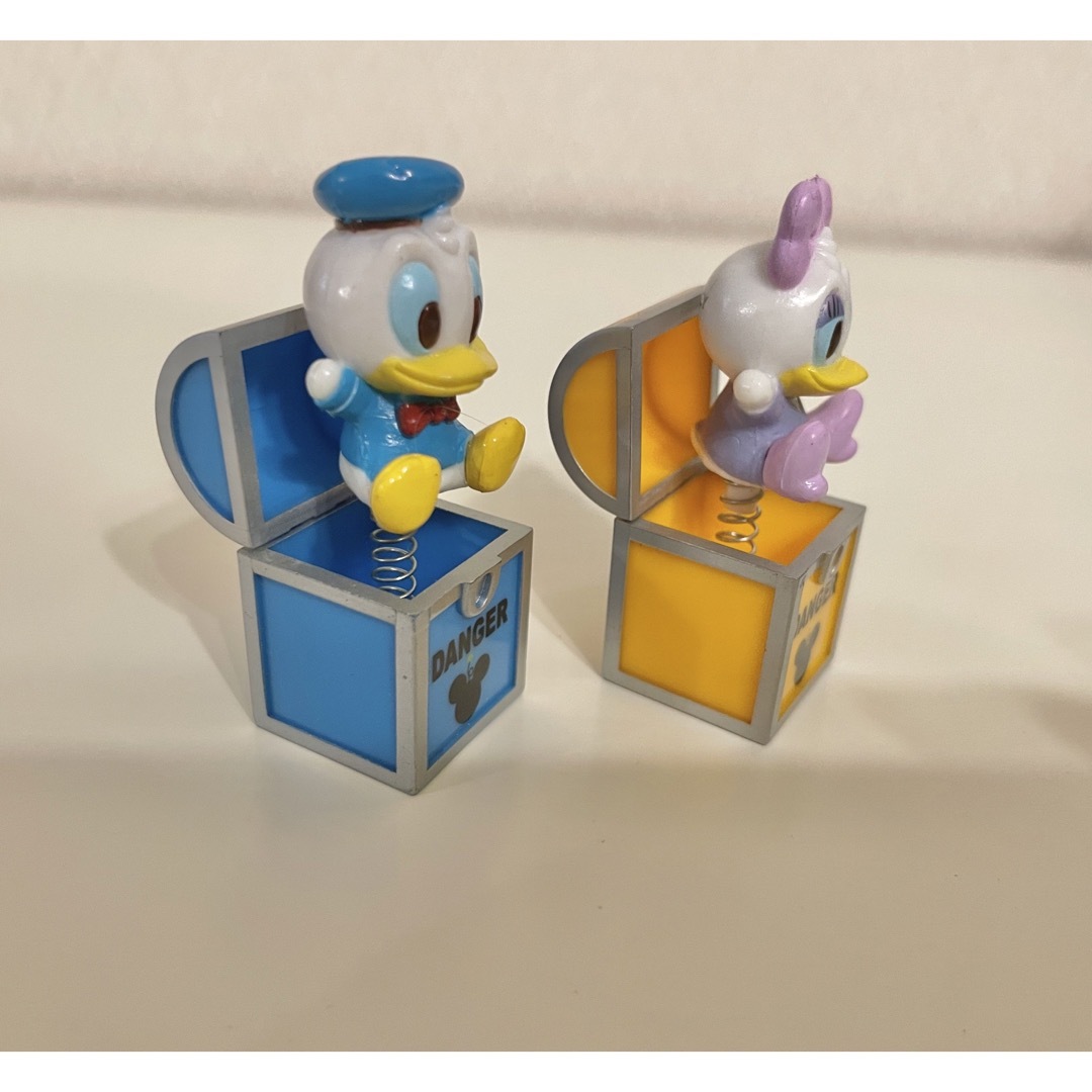 ドナルド　デイジー　フィギュア エンタメ/ホビーのおもちゃ/ぬいぐるみ(キャラクターグッズ)の商品写真