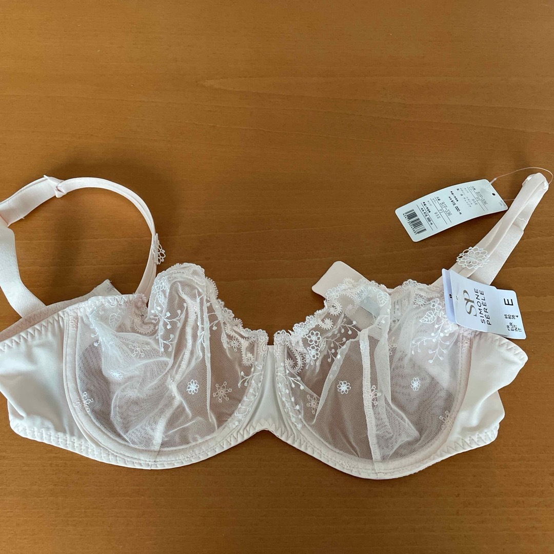 Simone Perele(シモーヌペレール)のシモーヌぺレールブラジャーE80.F80 レディースの下着/アンダーウェア(ブラ)の商品写真