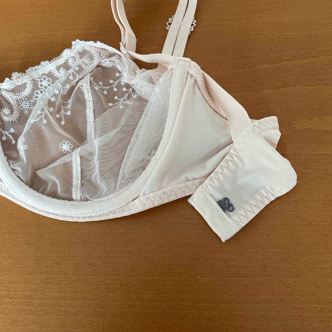 Simone Perele(シモーヌペレール)のシモーヌぺレールブラジャーE80.F80 レディースの下着/アンダーウェア(ブラ)の商品写真