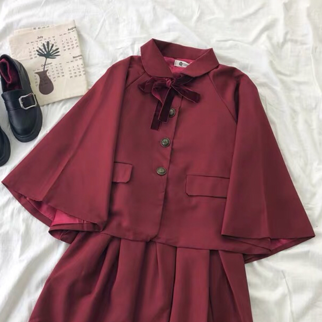 LIZ LISA(リズリサ)の千金お嬢様　ワイン赤色アウター　マント　JK制服　vintage 量産系　地雷系 レディースのジャケット/アウター(ポンチョ)の商品写真