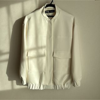 ザラ(ZARA)のzara ホワイト　白　ジャケット(ノーカラージャケット)