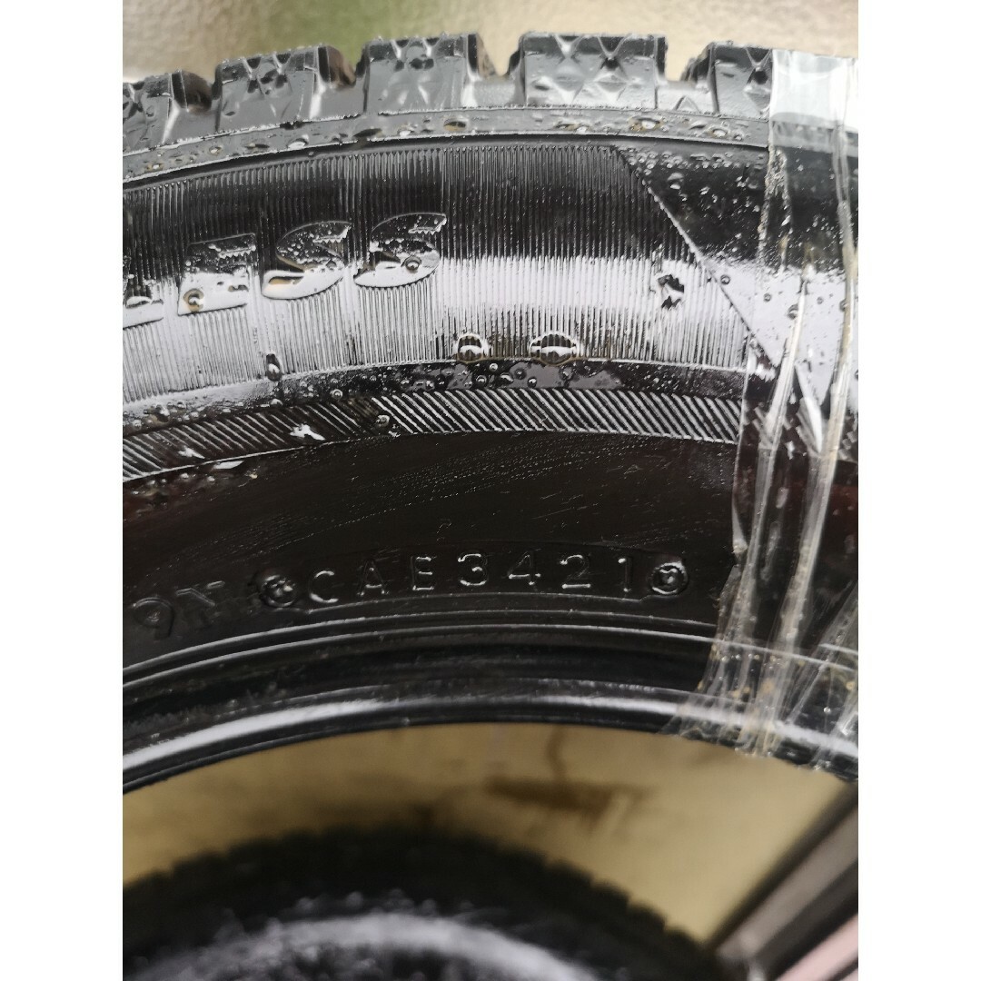 BRIDGESTONE(ブリヂストン)の○12中古　ブリヂストン　ブリザックVRX2　195/65R15スタッドレス４本 自動車/バイクの自動車(タイヤ)の商品写真