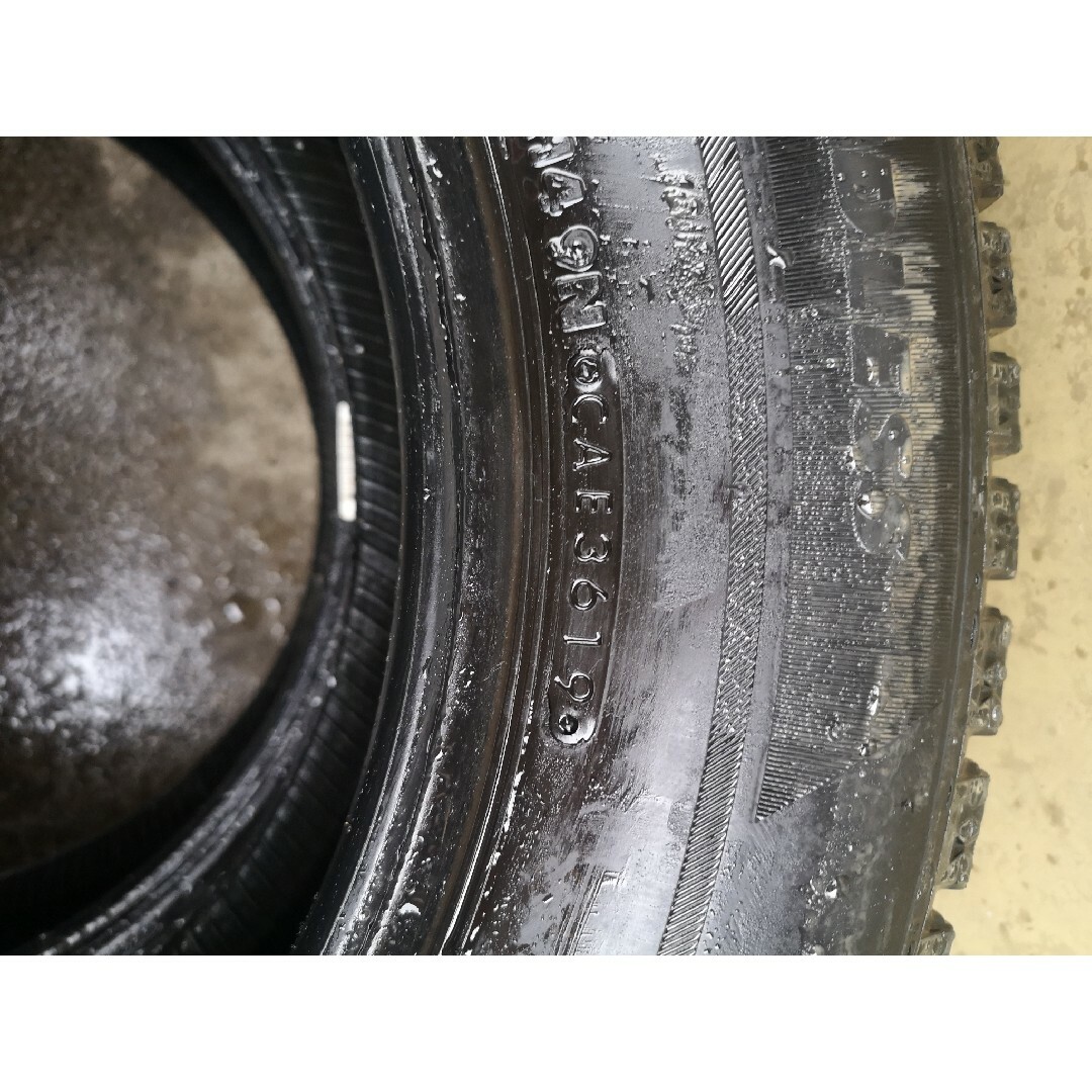 BRIDGESTONE(ブリヂストン)の○12中古　ブリヂストン　ブリザックVRX2　195/65R15スタッドレス４本 自動車/バイクの自動車(タイヤ)の商品写真