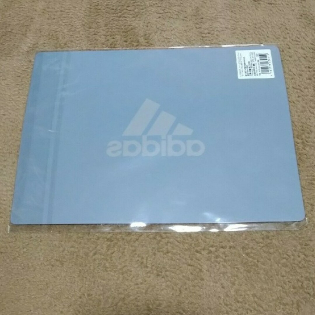 adidas(アディダス)のadidas下敷き☆新品未使用☆ インテリア/住まい/日用品の文房具(ノート/メモ帳/ふせん)の商品写真