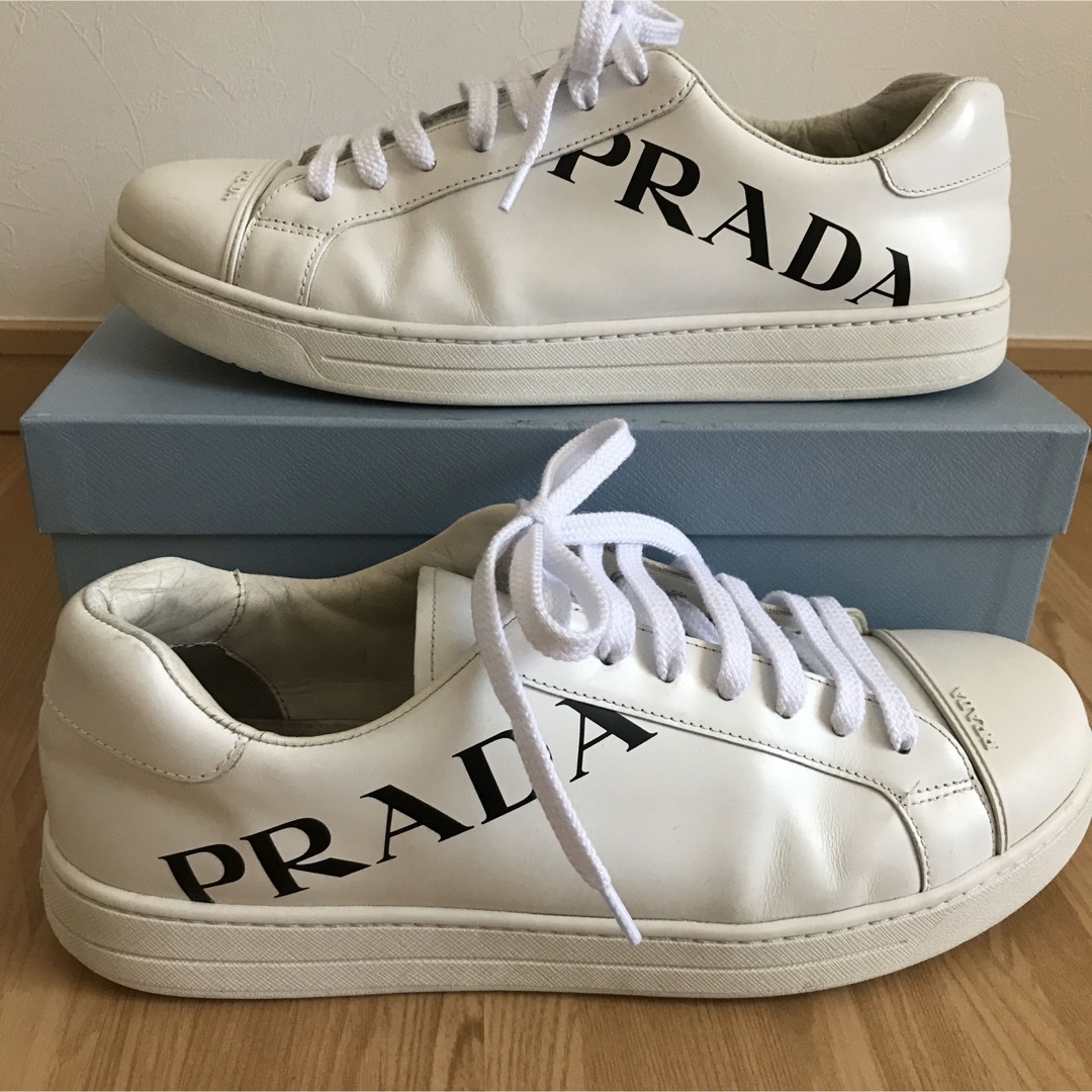 PRADA(プラダ)の美品　PRADA プラダ　メンズ　ロゴスニーカー　26.5㎝　白　7ハーフ メンズの靴/シューズ(スニーカー)の商品写真