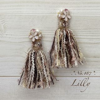 タッセル　フラワー　パール　ビジュー　ピアス/イヤリング(ピアス)