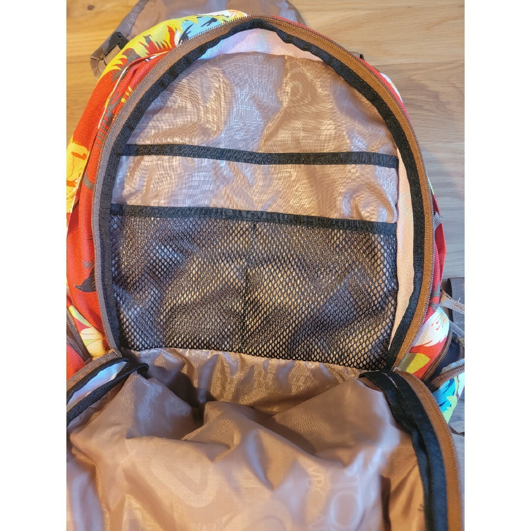 BURTON(バートン)のリュック　修学旅行 レディースのバッグ(リュック/バックパック)の商品写真
