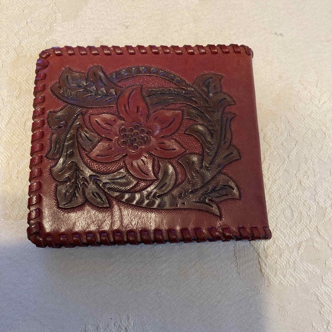 えんじ色　花柄彫　レザーカービング　二つ折財布財布