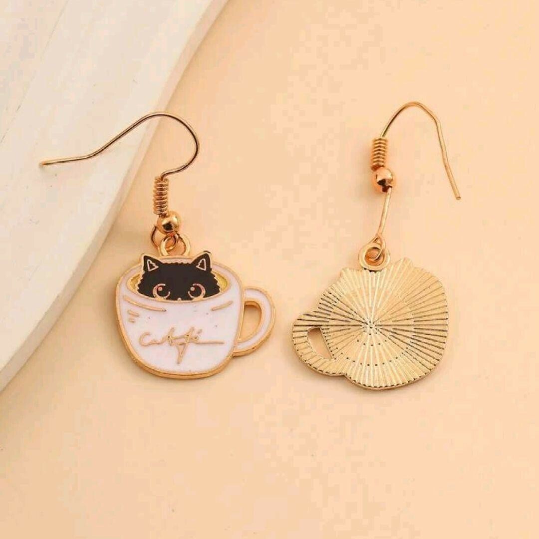 【新商品】猫 & カップドロップピアス アクセサリー ジュエリー 可愛い 人気 レディースのアクセサリー(ピアス)の商品写真