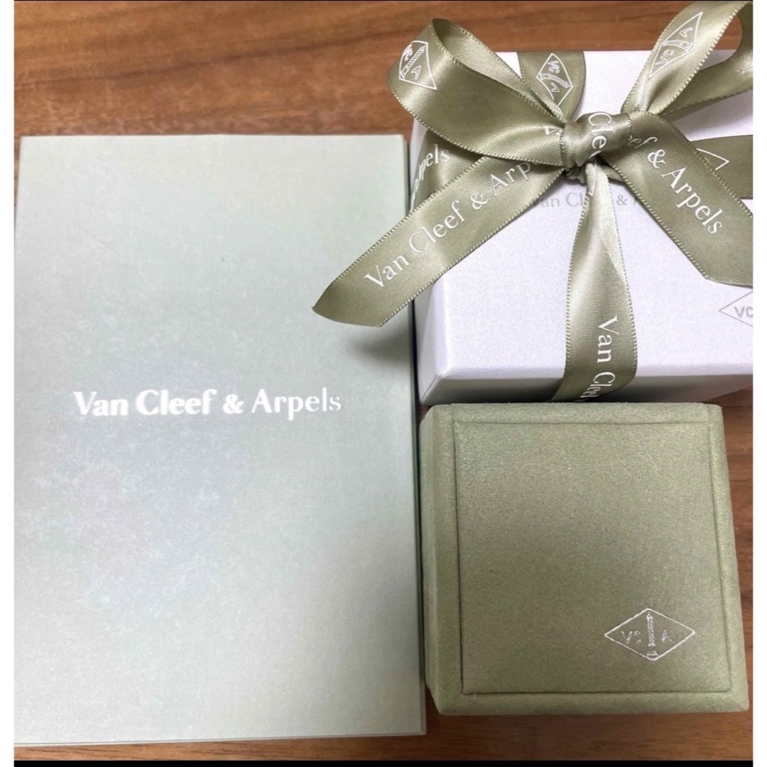 Van Cleef & Arpels(ヴァンクリーフアンドアーペル)のらきはぴ様専用ヴァンクリーフアーペル　ヴィンテージアルハンブラオニキスネックレス レディースのアクセサリー(ネックレス)の商品写真