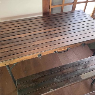 アウトドア　木製折りたたみテーブルとベンチ(折たたみテーブル)