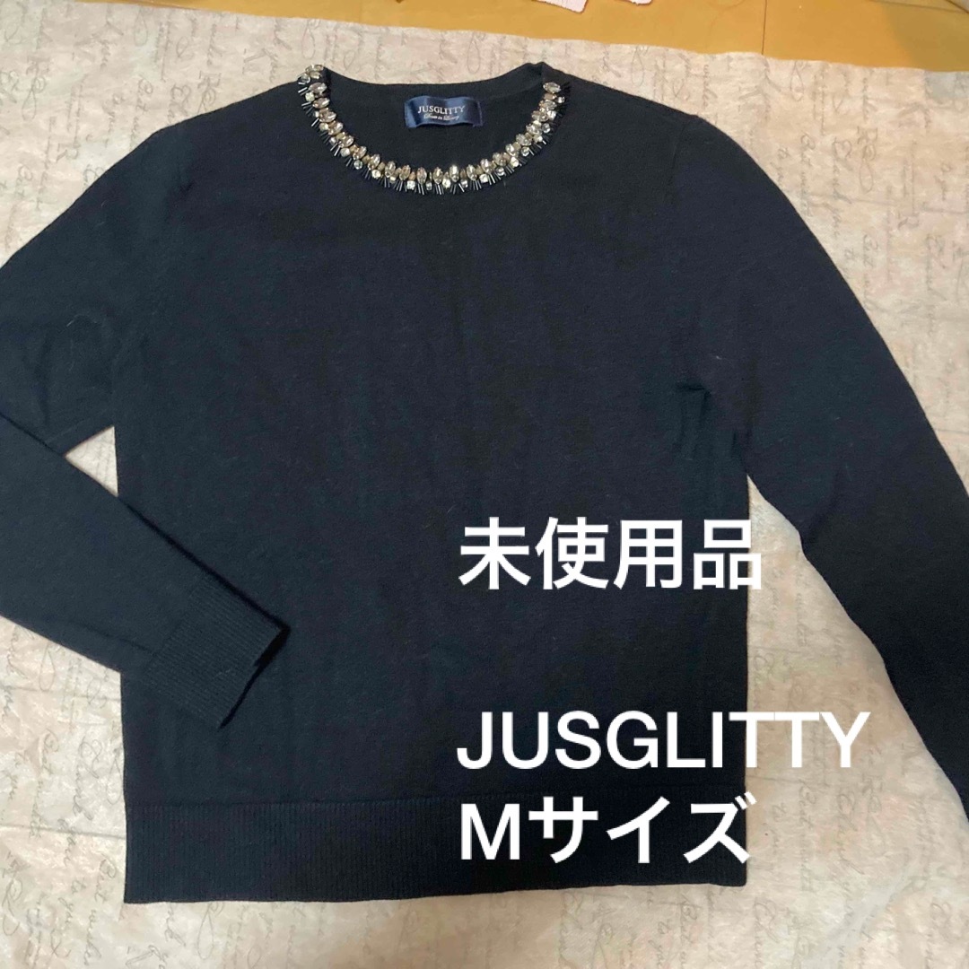 JUSGLITTY(ジャスグリッティー)の未使用品　JUSGLITTY ジャスグリッティー　ビジュー付き　ニット レディースのトップス(ニット/セーター)の商品写真