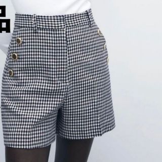 ザラ(ZARA)のZARA ショートパンツ　XS ゴールドボタン(ショートパンツ)