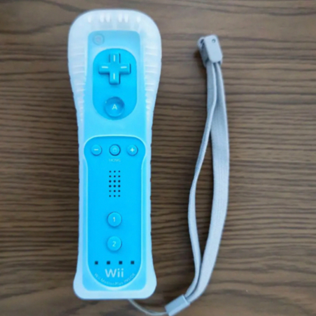 Wii U(ウィーユー)のWii リモコンプラス　ブルー　アオ エンタメ/ホビーのゲームソフト/ゲーム機本体(家庭用ゲーム機本体)の商品写真