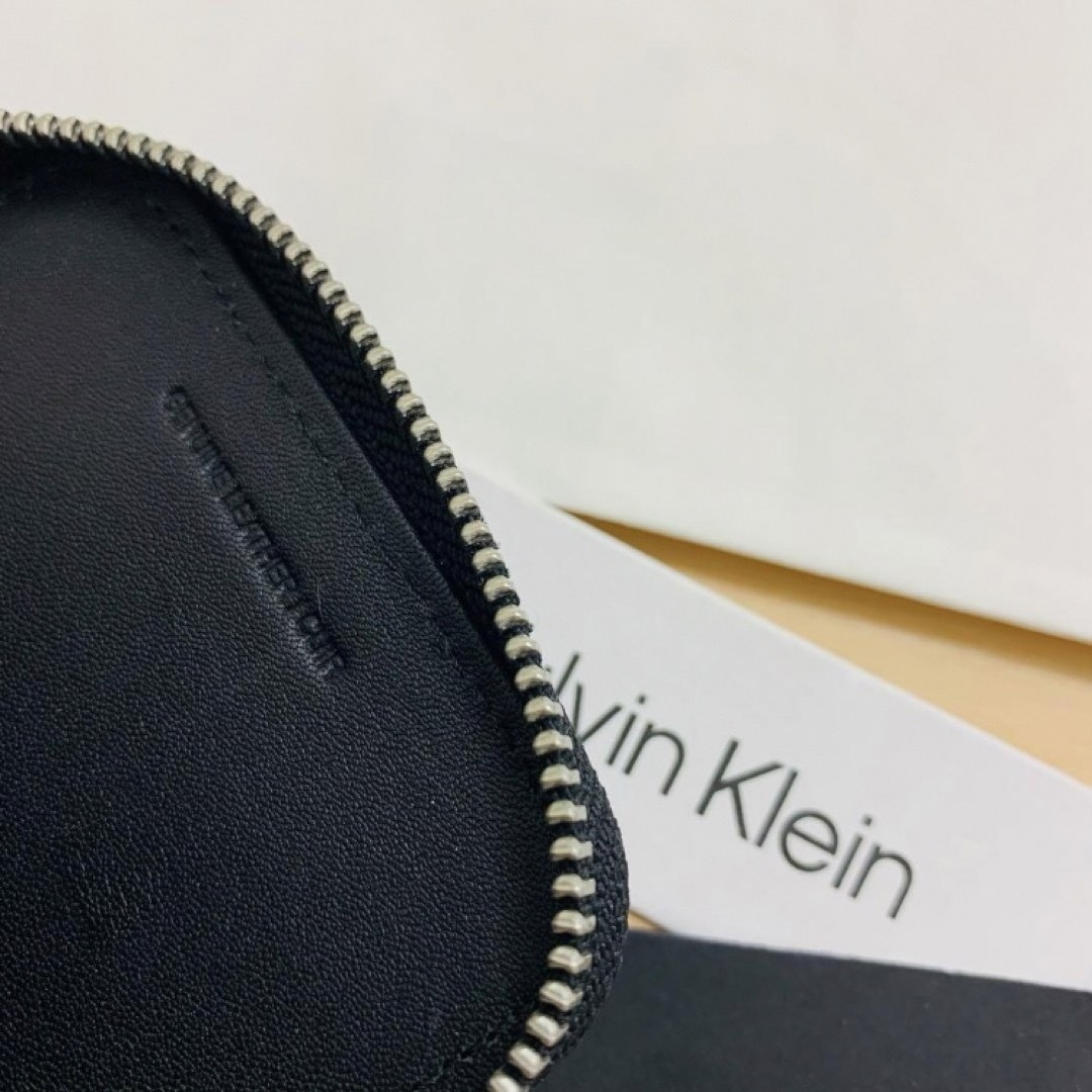 Calvin Klein(カルバンクライン)のRFID機能付き★Calvin Klein大人気のビッグロゴ本レザースマホバッグ スマホ/家電/カメラのスマホアクセサリー(モバイルケース/カバー)の商品写真