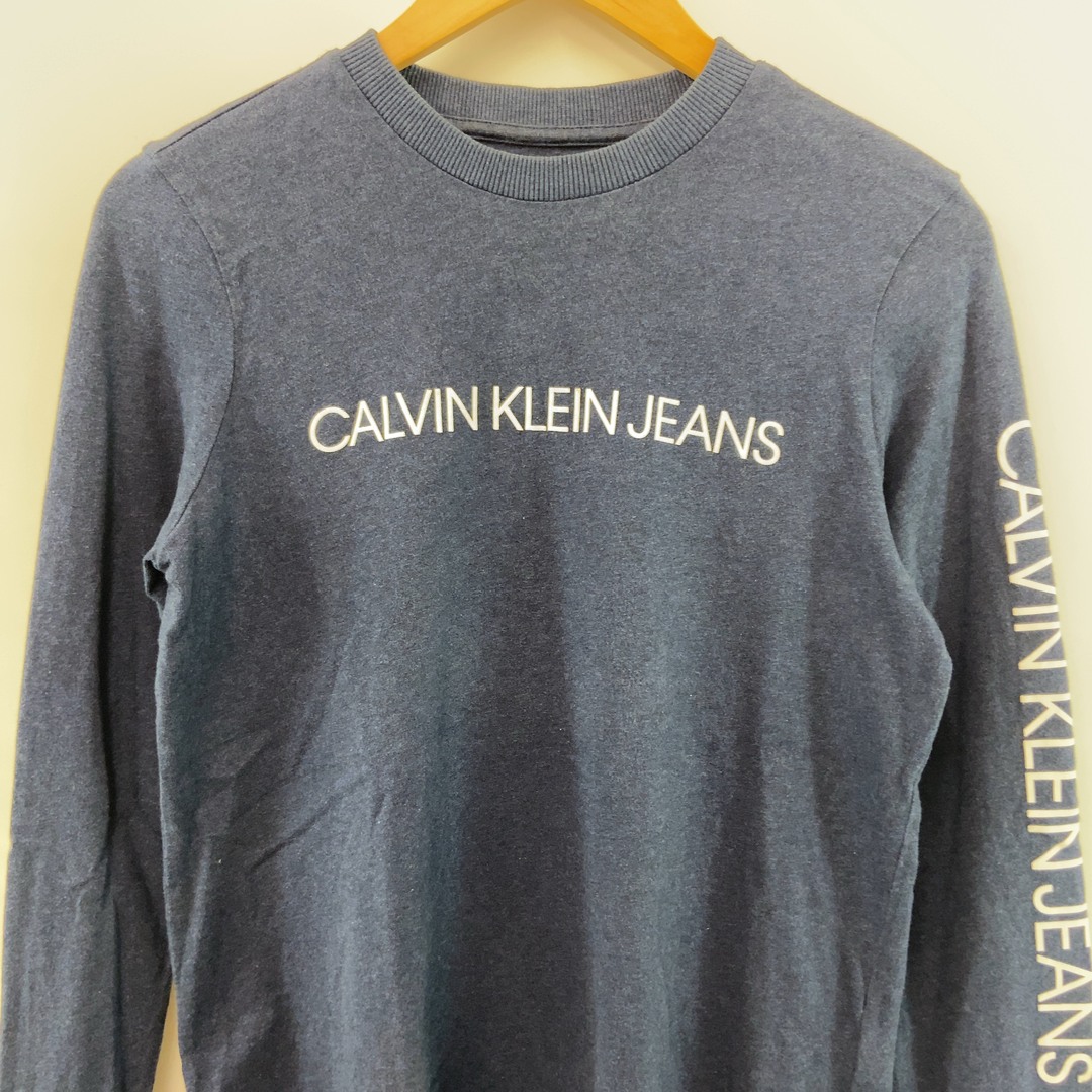 Calvin Klein(カルバンクライン)のCalvin Klein レディース カルバンクライン Tシャツ長袖　ロゴプリント　ネイビー メンズのトップス(シャツ)の商品写真