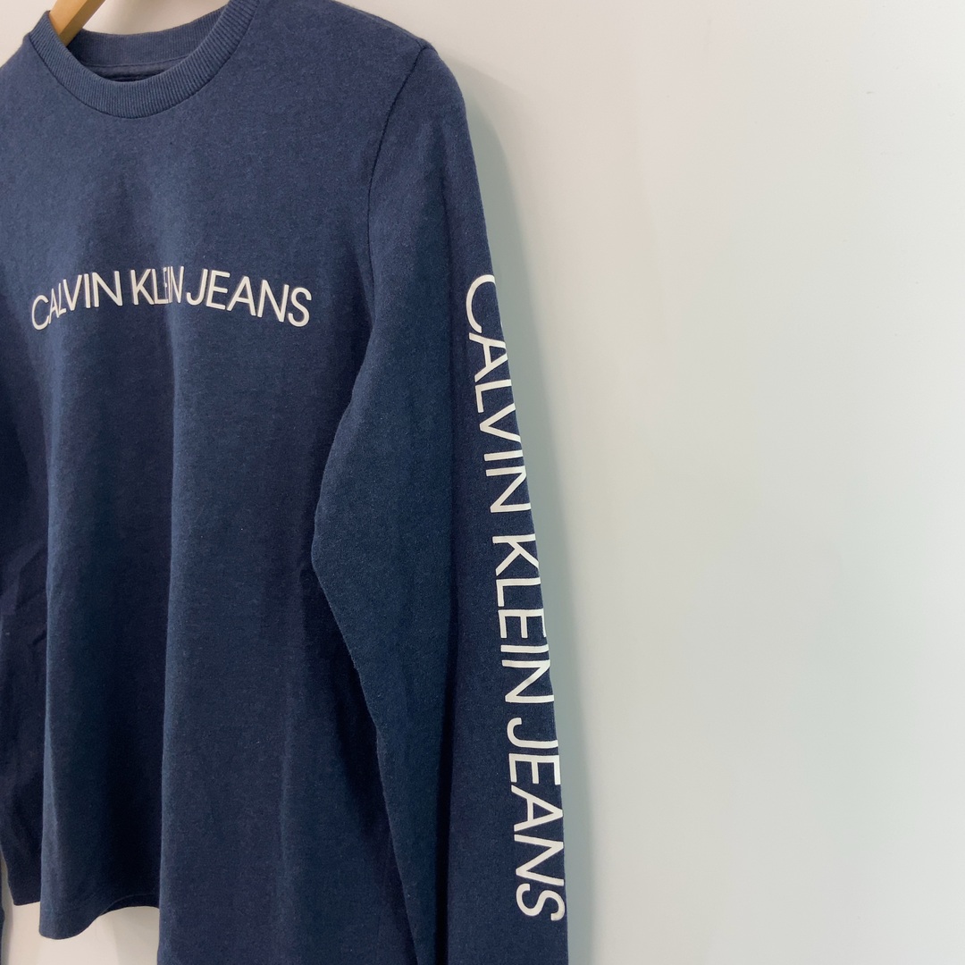 Calvin Klein(カルバンクライン)のCalvin Klein レディース カルバンクライン Tシャツ長袖　ロゴプリント　ネイビー メンズのトップス(シャツ)の商品写真