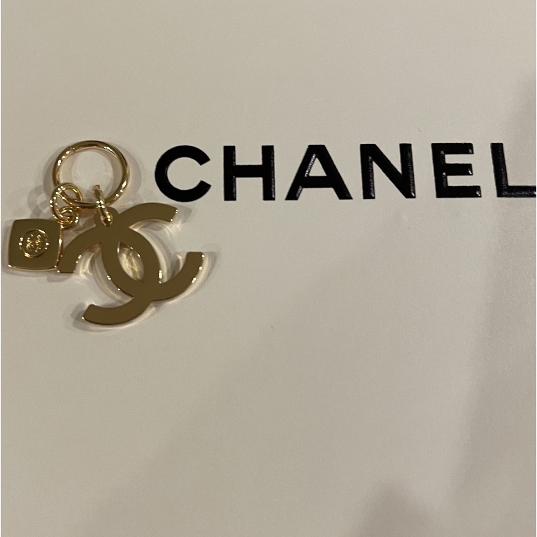 CHANEL(シャネル)のチャーム　CHANEL シャネル　2023年　限定 レディースのアクセサリー(チャーム)の商品写真