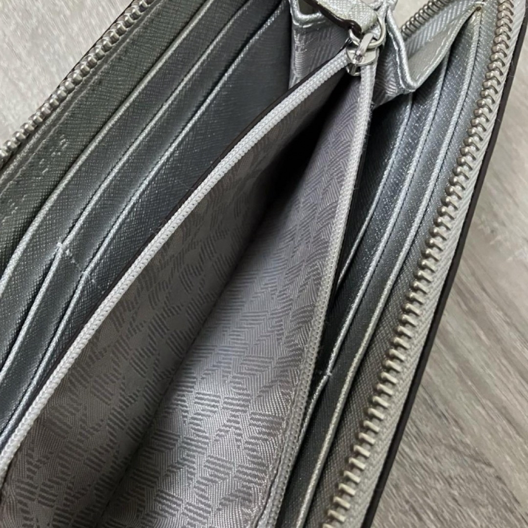 Michael Kors(マイケルコース)の【MICHAEL KORS】マイケルコース 長財布 シルバー レディースのファッション小物(財布)の商品写真