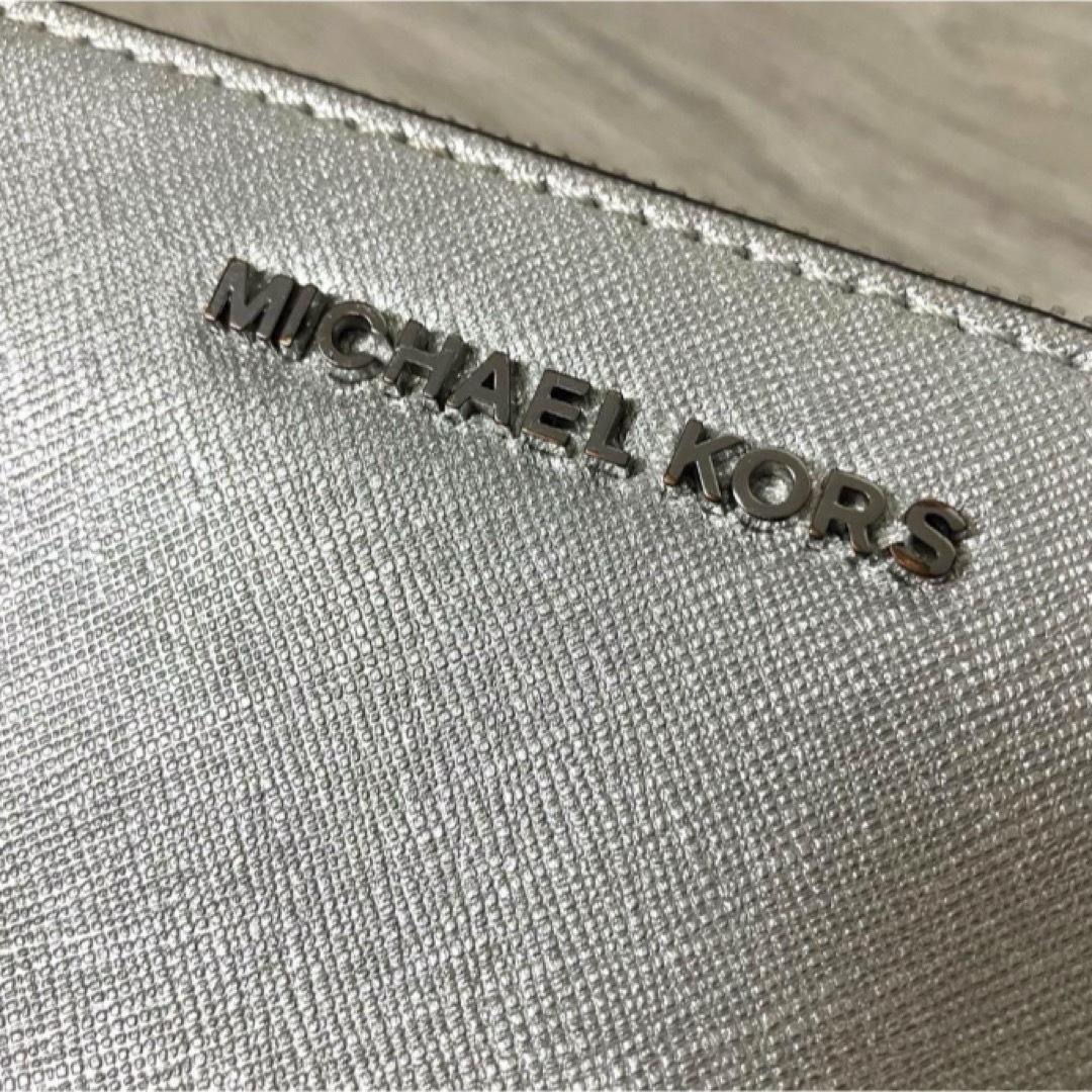 Michael Kors(マイケルコース)の【MICHAEL KORS】マイケルコース 長財布 シルバー レディースのファッション小物(財布)の商品写真