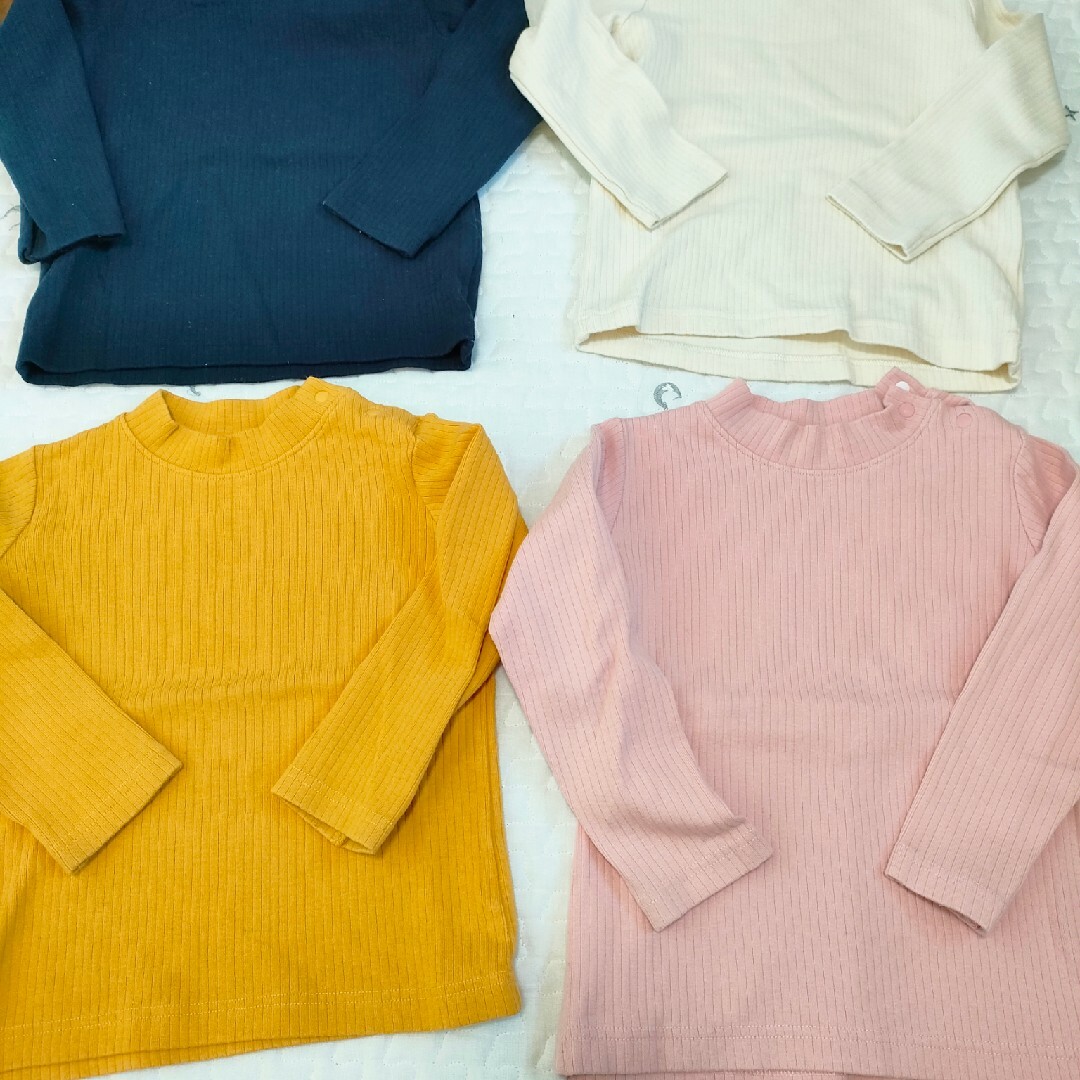 UNIQLO(ユニクロ)の大量34点☆新品3着入り☆女の子90 長袖まとめ売り キッズ/ベビー/マタニティのキッズ服女の子用(90cm~)(Tシャツ/カットソー)の商品写真