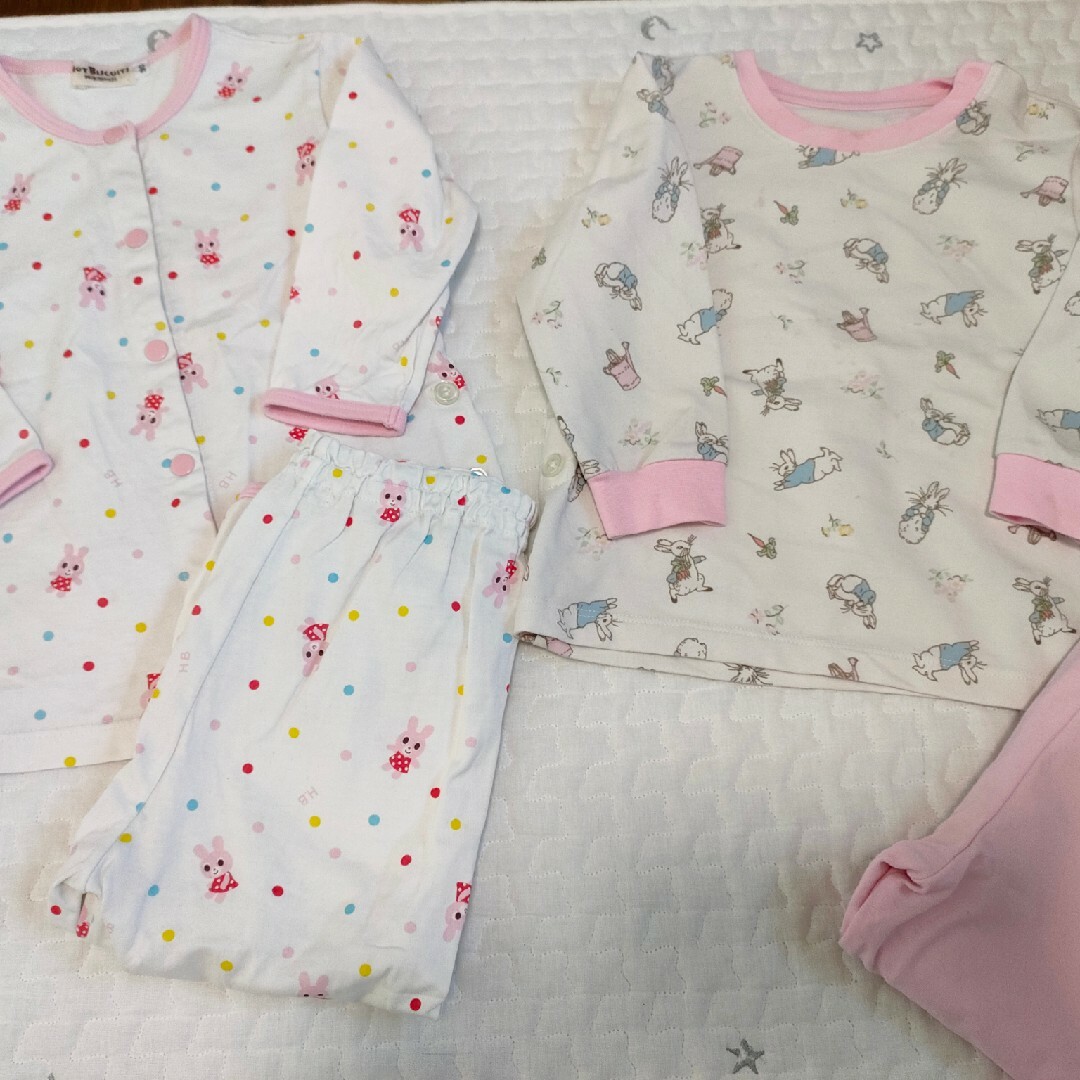 UNIQLO(ユニクロ)の大量34点☆新品3着入り☆女の子90 長袖まとめ売り キッズ/ベビー/マタニティのキッズ服女の子用(90cm~)(Tシャツ/カットソー)の商品写真