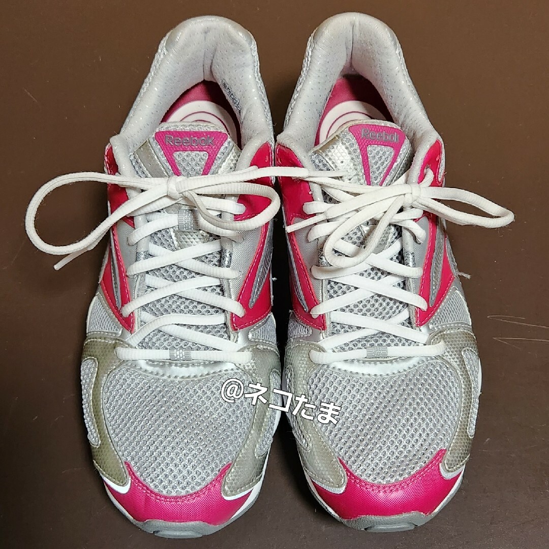 Reebok(リーボック)の【美品】Reebok Easy Tone スニーカー　女性　26.5cm レディースの靴/シューズ(スニーカー)の商品写真