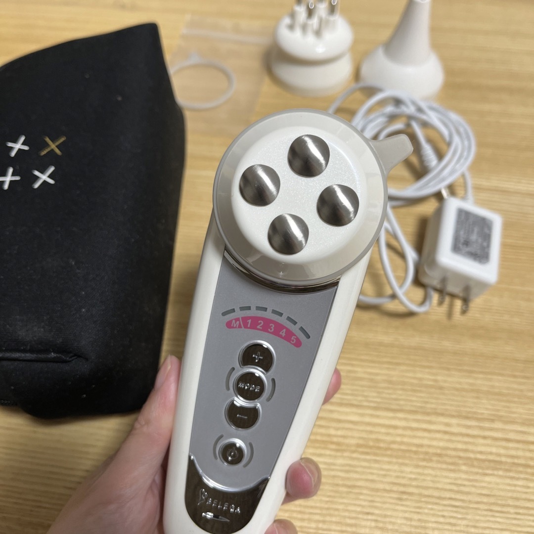 セルキュア4Tプラス美顔器 ほぼ未使用 せまかっ セルキュア4Tプラス美顔器 ほぼ未使用 せまかっ