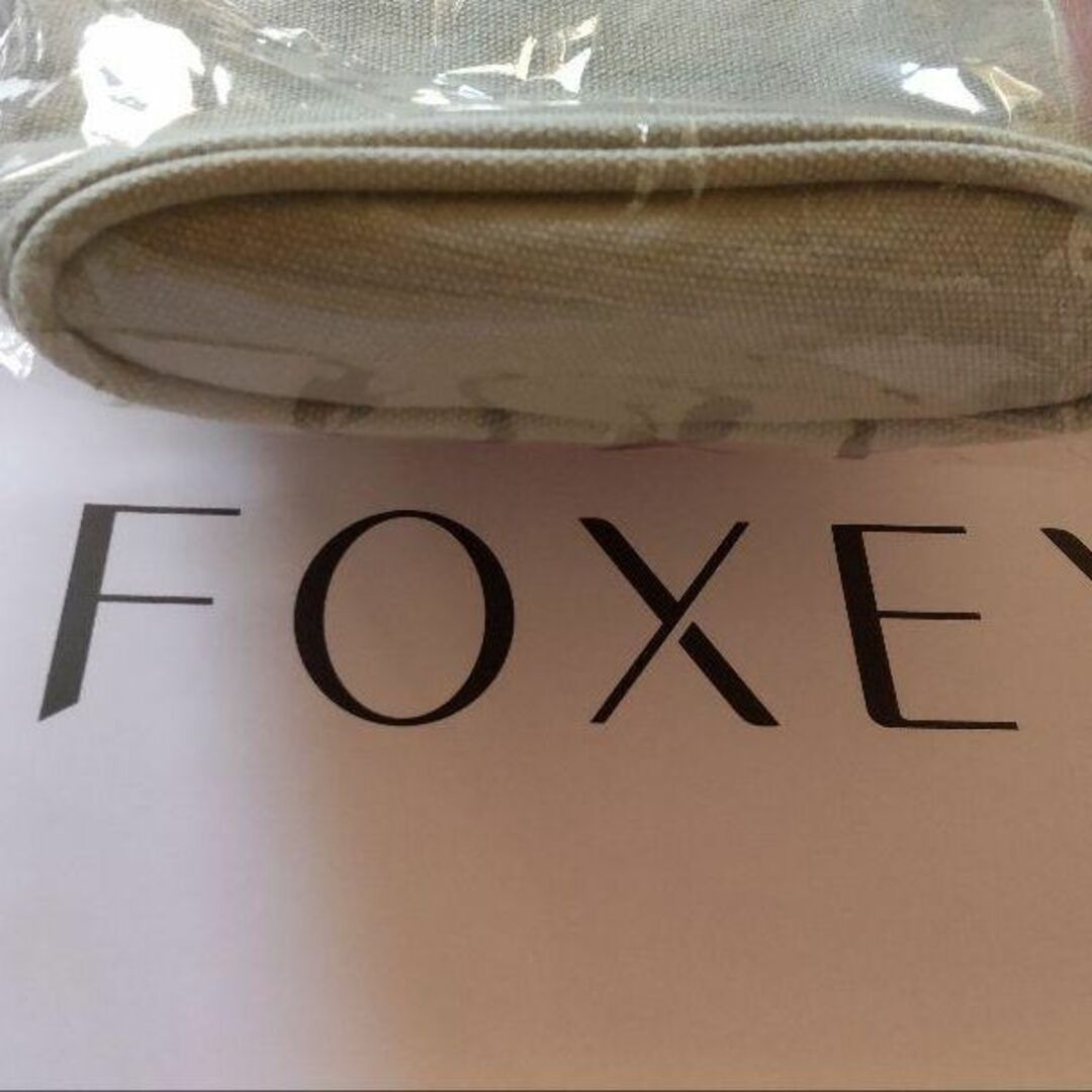 FOXEY(フォクシー)のFOXEY  フォクシー　ノベルティ　ミントポーチ　非売品 レディースのファッション小物(ポーチ)の商品写真
