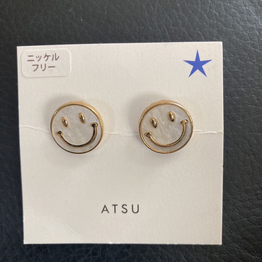 ATSUのニコちゃんピアス　新品 レディースのアクセサリー(ピアス)の商品写真