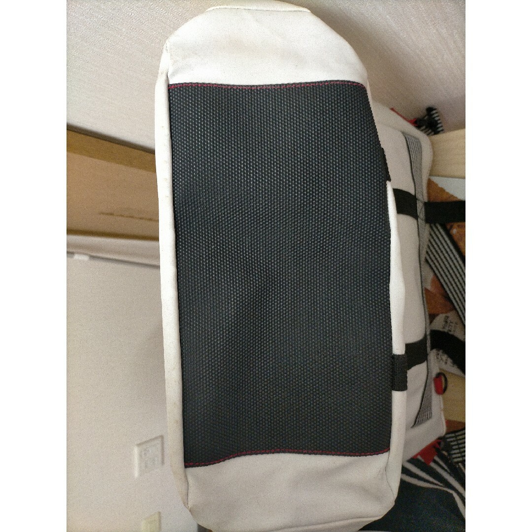 EMPORIO ARMANI EA7(エンポリオアルマーニイーエーセブン)のエンポリオアルマーニ EA7 カジュアルショルダーバッグ ホワイト 男女兼用 メンズのバッグ(ショルダーバッグ)の商品写真