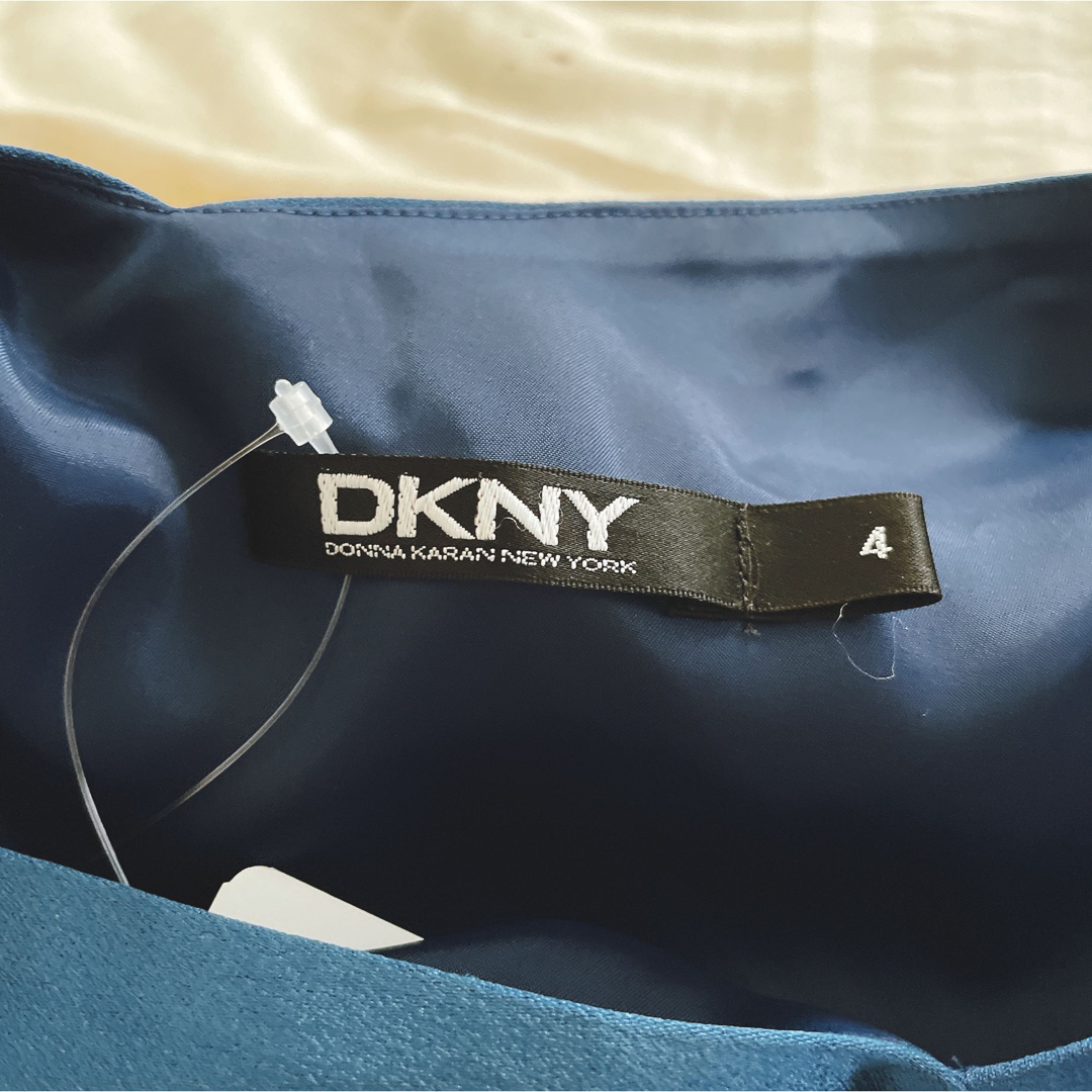 DKNY(ダナキャランニューヨーク)のEKNY  ダナキャランニューヨーク　ワンピース　青　フォーマル レディースのワンピース(ひざ丈ワンピース)の商品写真