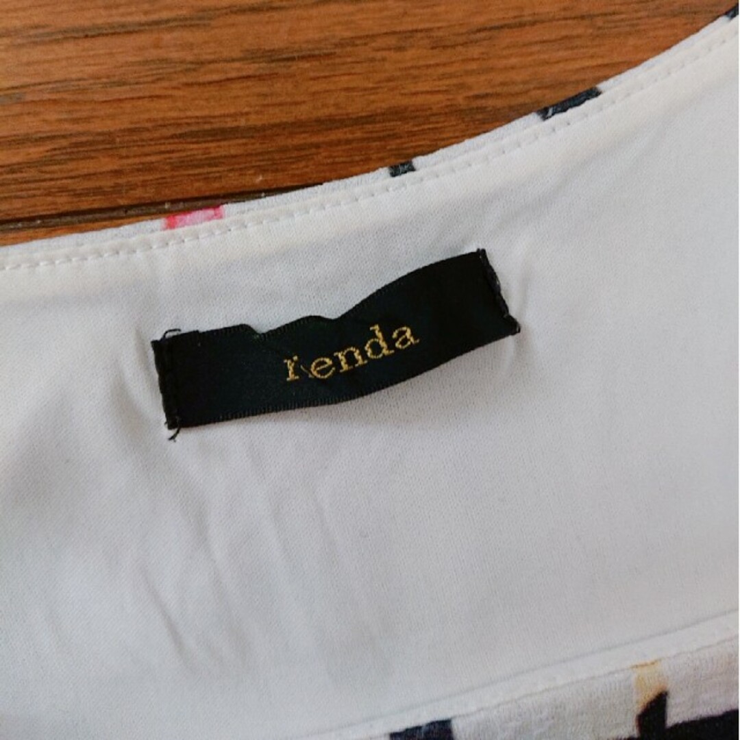 rienda(リエンダ)のrienda 花柄 ペプラムカットソー レディースのトップス(カットソー(長袖/七分))の商品写真