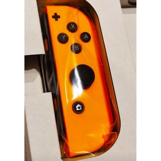 ニンテンドースイッチ(Nintendo Switch)の【ほぼ新品】Joy-Con　右　ネオンオレンジ　ニンテンドースイッチ　ジョイコン(家庭用ゲーム機本体)