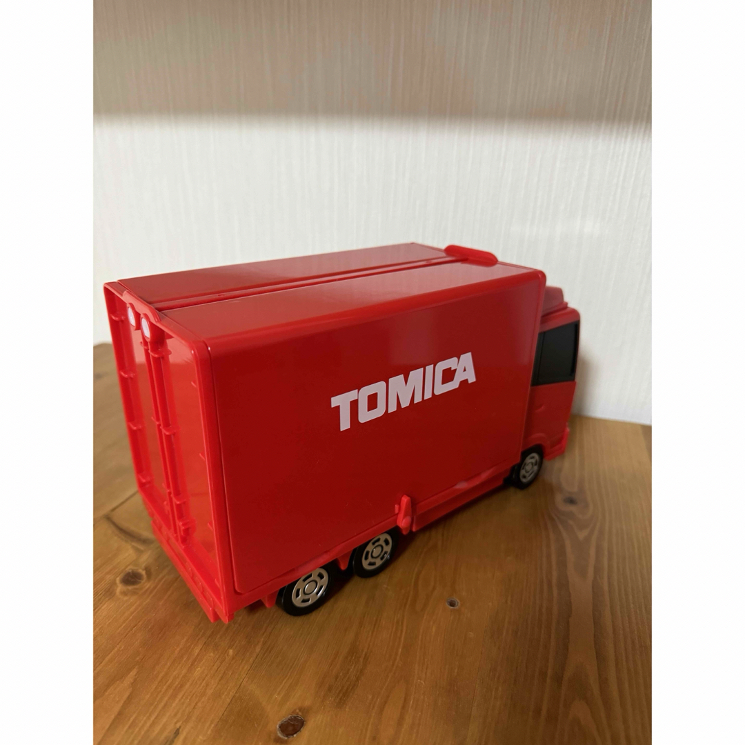 トミカシリーズ(トミカシリーズ)のトミカ収納トラック キッズ/ベビー/マタニティのおもちゃ(電車のおもちゃ/車)の商品写真