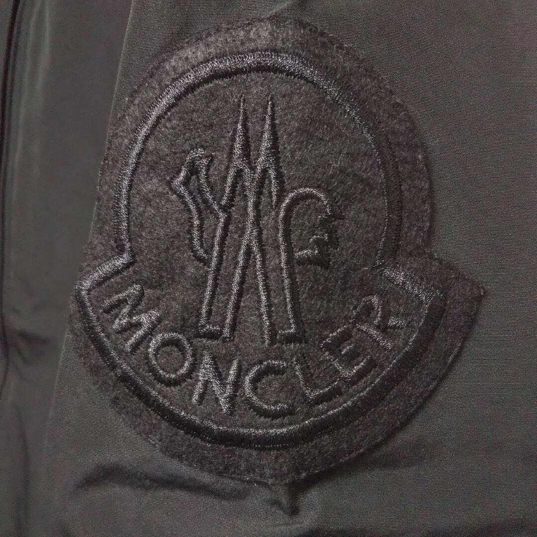 MONCLER(モンクレール)のモンクレール Alexandrite パーカー フード レディース 黒 サイズ1 レディースのジャケット/アウター(ブルゾン)の商品写真