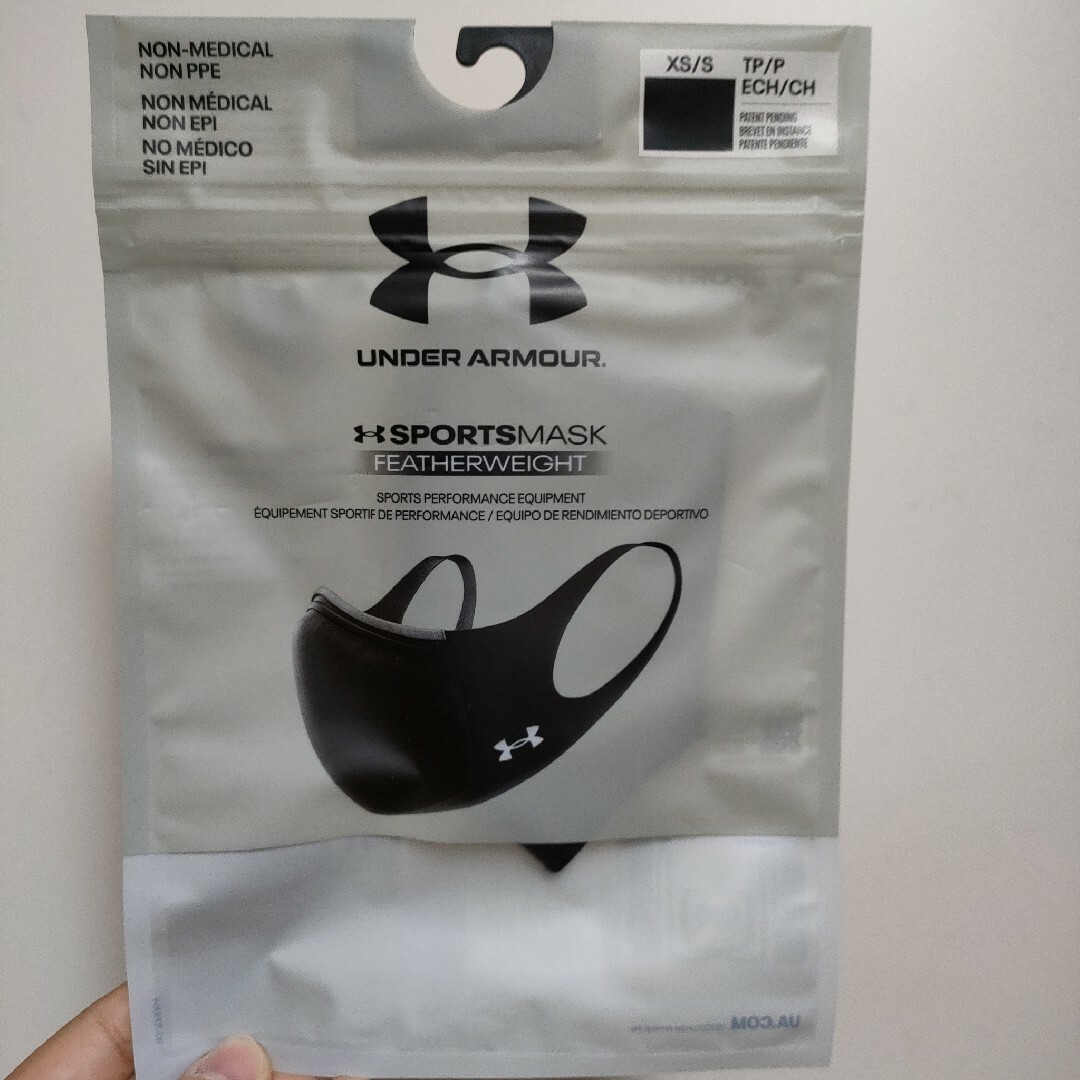 UNDER ARMOUR(アンダーアーマー)の（XS-Sサイズ）黒ブラック UNDER ARMOURスポーツマスク スポーツ/アウトドアのスポーツ/アウトドア その他(その他)の商品写真