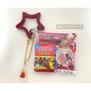 新品。コーラ味　おやつ　ガチャ詰めポーチ　赤系(キャラクターグッズ)