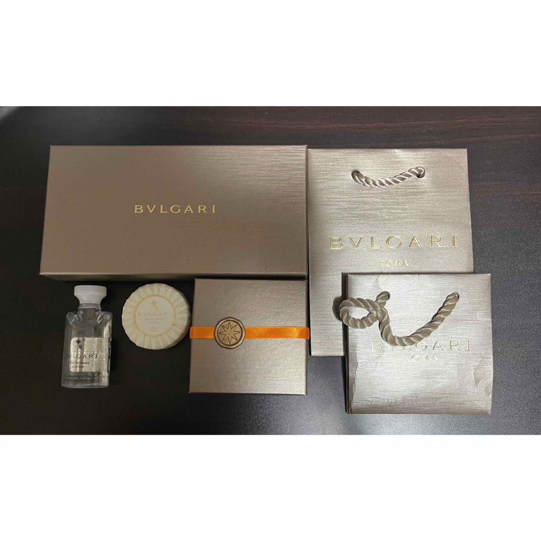 BVLGARI(ブルガリ)のBVLGARI ブルガリ　空箱　ショッパー　せっけん　ボディソープ レディースのバッグ(ショップ袋)の商品写真